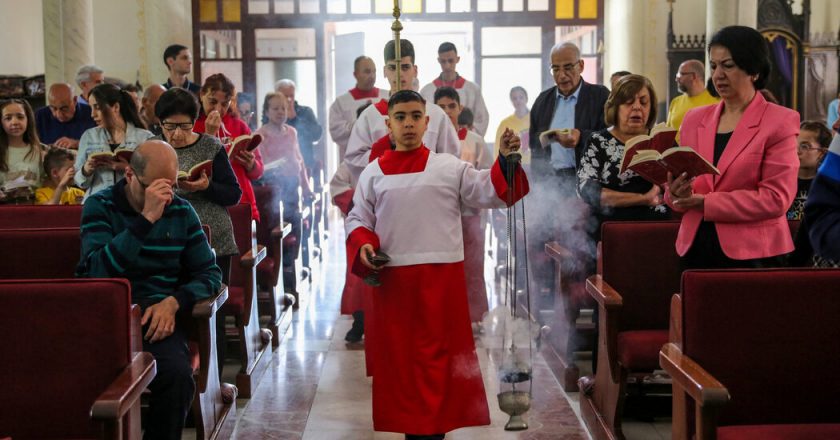 Palestinian Christians celebrate Easter in Gaza's only Catholic church