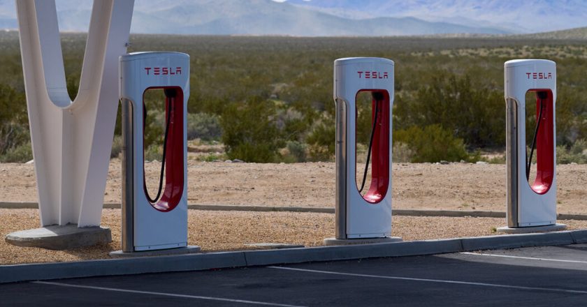 Tesla Pullback puts the burden of building EV chargers on others