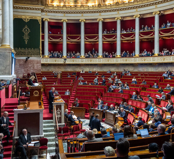 The French government survives the vote of distrust