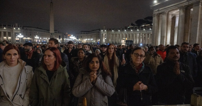 Anxious prayers while Pope Francis persists in critical conditions