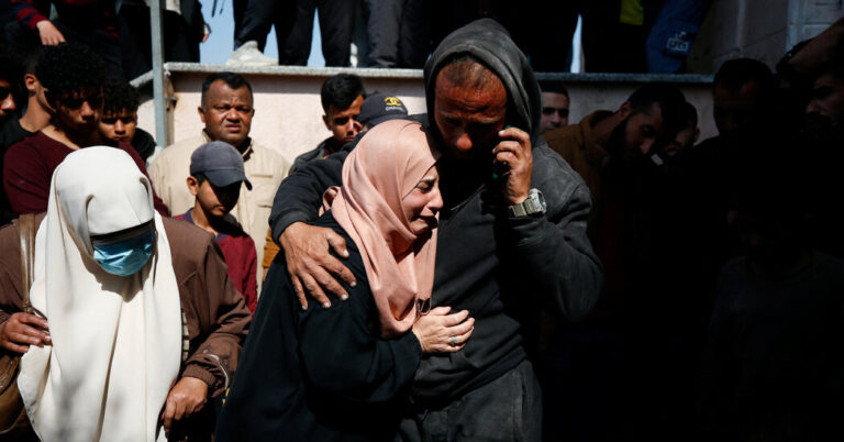 Israel keeps attacks in Gaza despite the truce