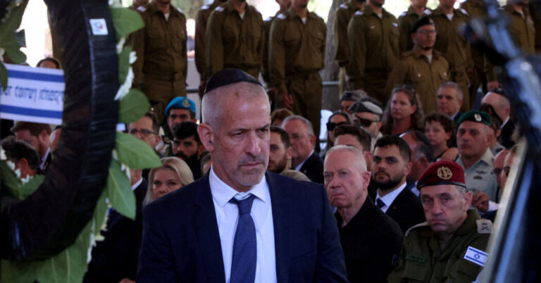 Netanyahu moves to shoot the head of Israel’s domestic intelligence