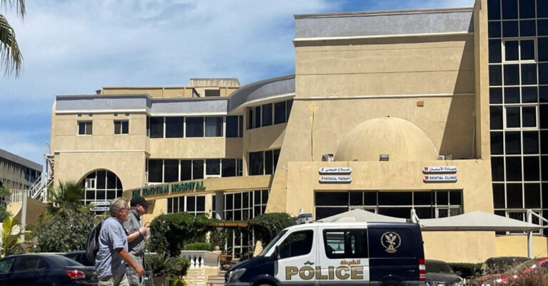 The tourist submarine sinks off the coast of the Red Sea of ​​Egypt