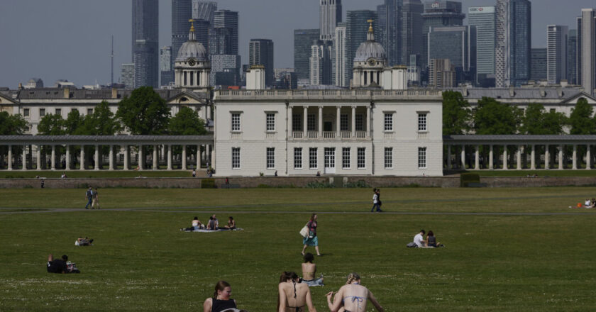 The United Kingdom records its hottest May 1st, despite a bathroom in the middle