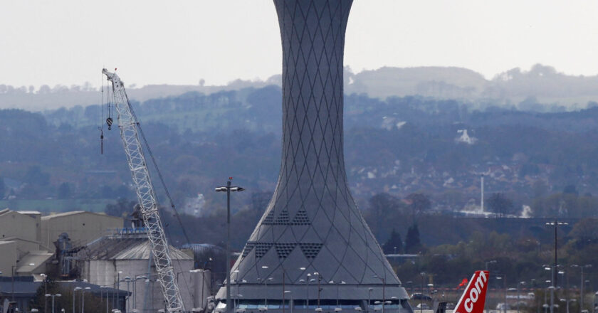 Edinburgh Havalimanı’nda Hava Trafik Kontrol Sorunu Uçuşları Kısa Süreli Durdurdu