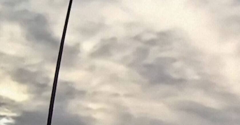 Couple Challenges Alleged Gunman at Bondi Beach Captured on Dashcam