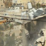 “Palestinliler, Doğu Kudüs’te İsrailli iş makinelerinin evleri yıktığını izliyor”