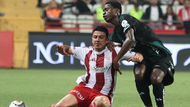 Süper Lig’den son düşen takım Antalyaspor oldu! Fenerbahçe maçında dramatik son